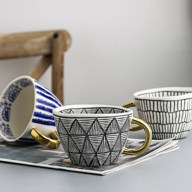 Kalsten | Cup with abstract geometric pattern and gold handle