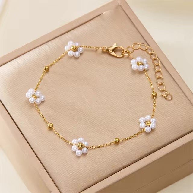 Kalsten | Dainty Daisy Necklace & Bracelets