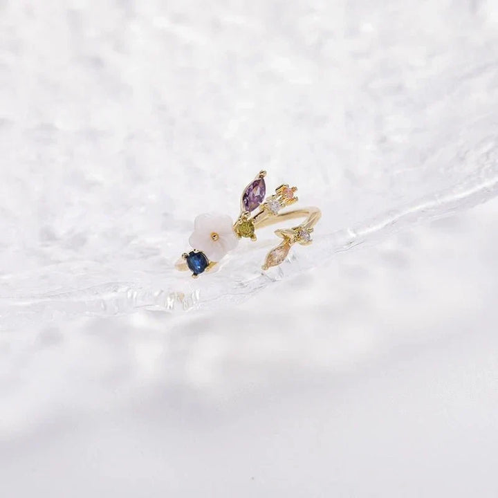 Kalsten | Dainty Floral Diamond Leaf Ring