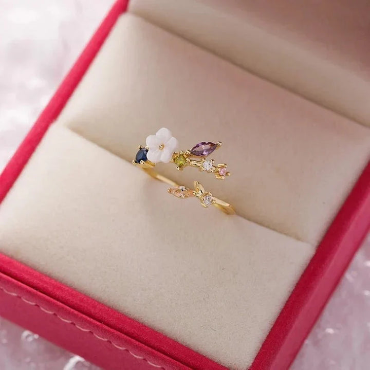 Kalsten | Dainty Floral Diamond Leaf Ring