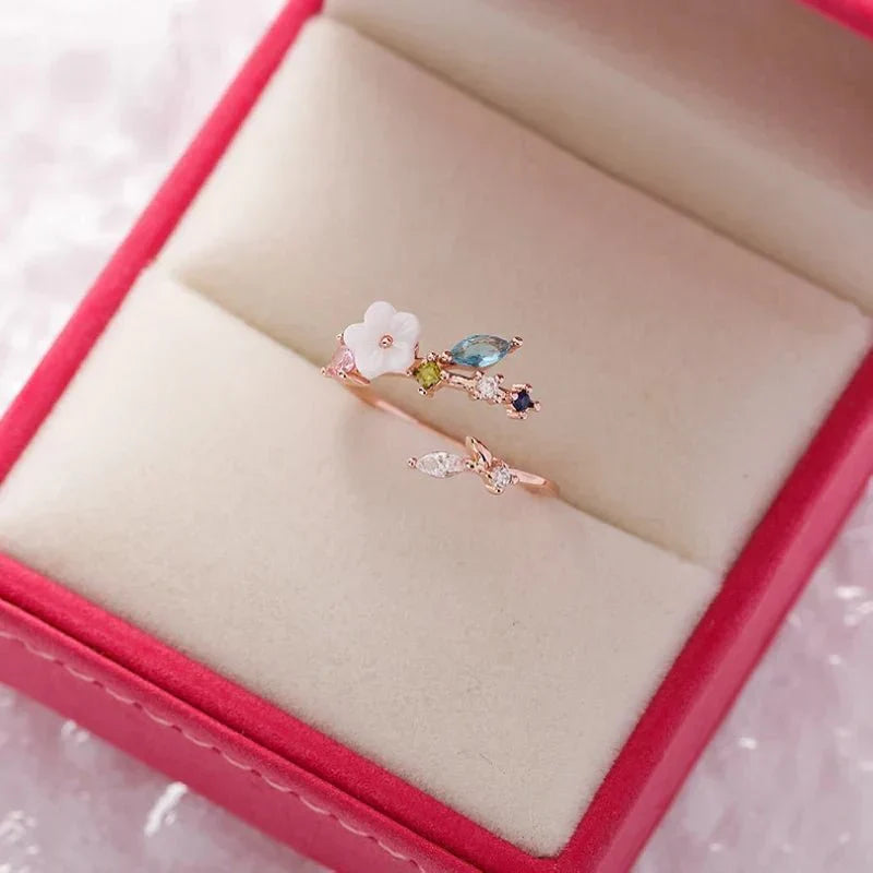 Kalsten | Dainty Floral Diamond Leaf Ring