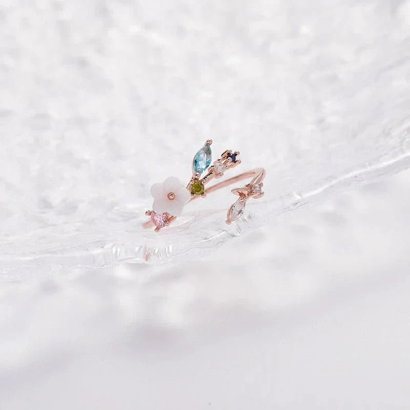 Kalsten | Dainty Floral Diamond Leaf Ring