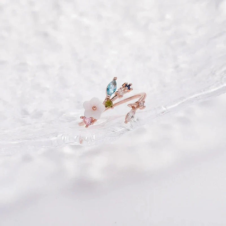 Kalsten | Dainty Floral Diamond Leaf Ring