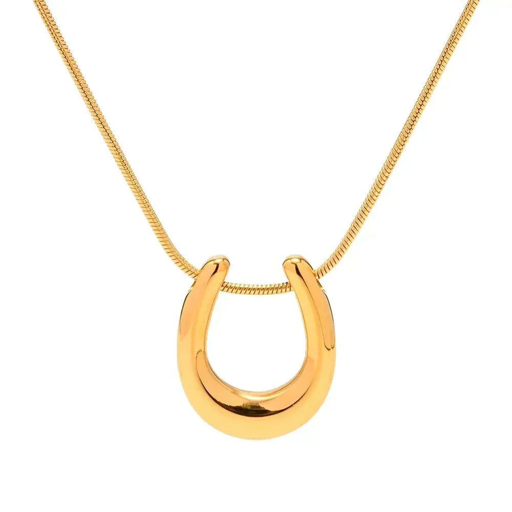 Kalsten | Dainty Lucky Horseshoe Necklace