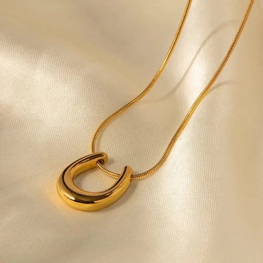 Kalsten | Dainty Lucky Horseshoe Necklace
