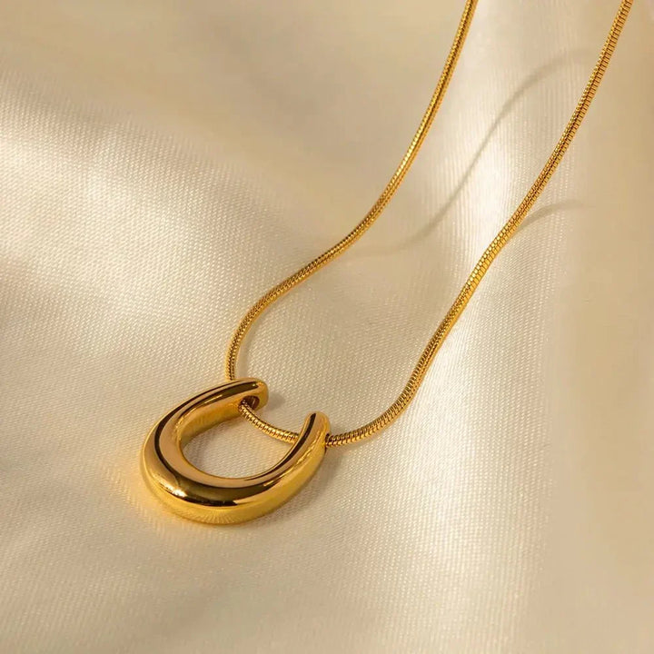 Kalsten | Dainty Lucky Horseshoe Necklace