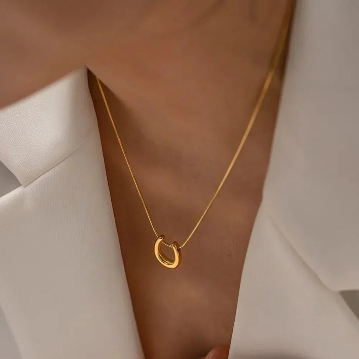 Kalsten | Dainty Lucky Horseshoe Necklace