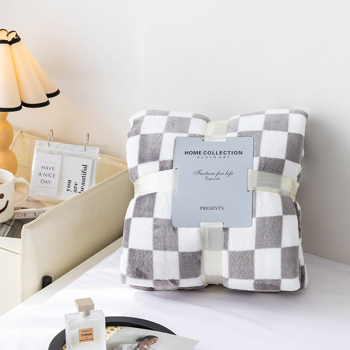 Kalsten | Stylish blanket in checkered pattern for your home
