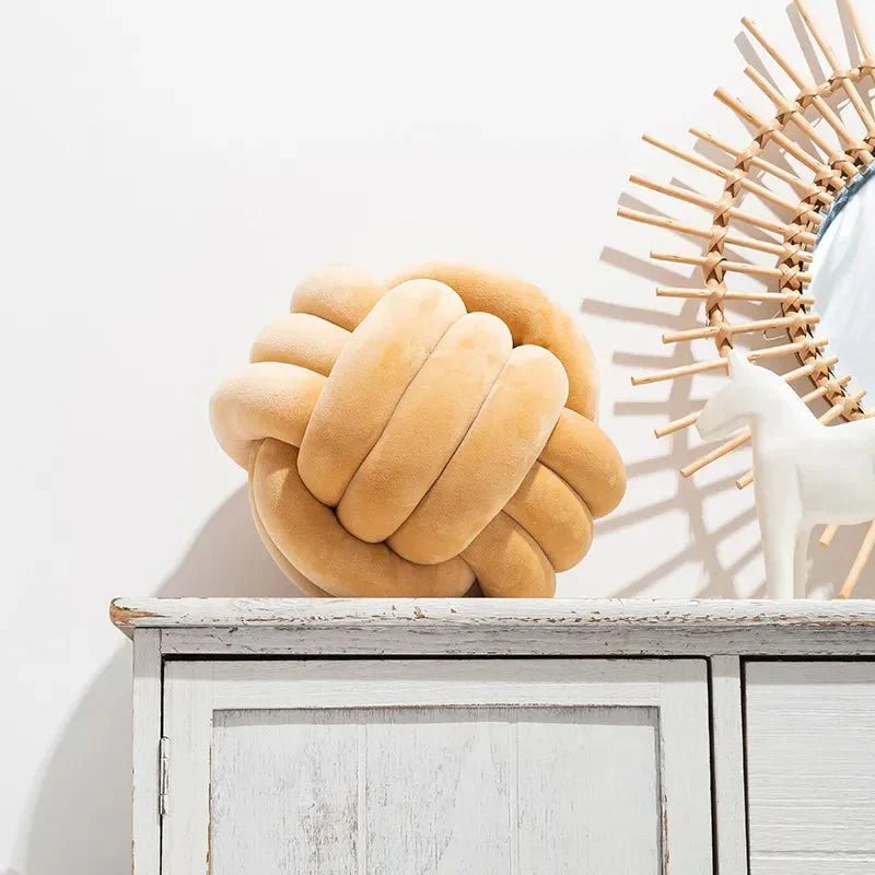 Kalsten | Decorative, soft cushion with knotted ball in suede look