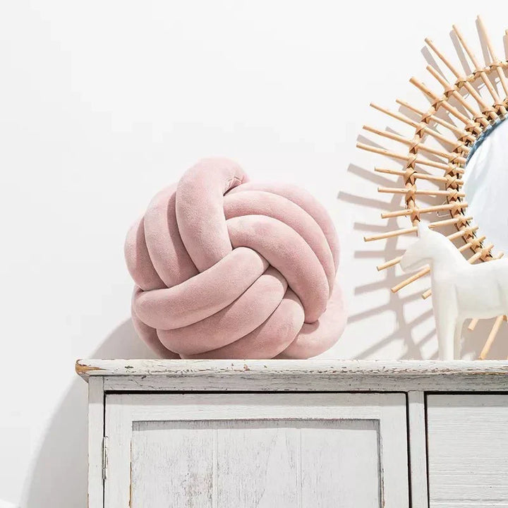 Kalsten | Decorative, soft cushion with knotted ball in suede look