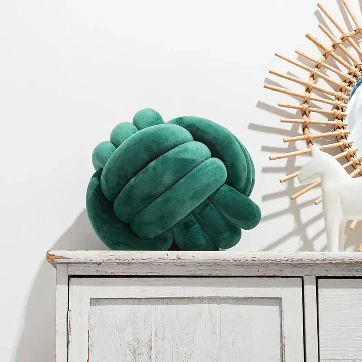 Kalsten | Decorative, soft cushion with knotted ball in suede look