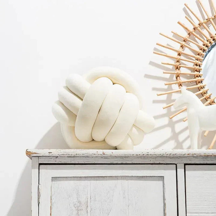 Kalsten | Decorative, soft cushion with knotted ball in suede look