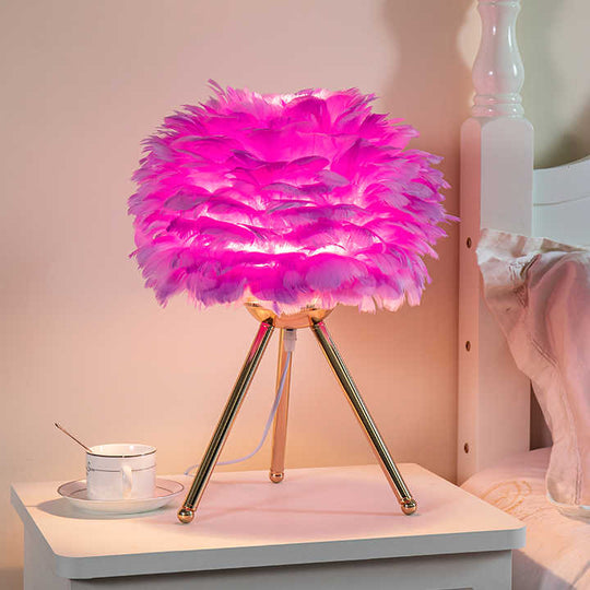 Dimmable Table Lamp with Luxury Feathers – Pluma | Kalsten