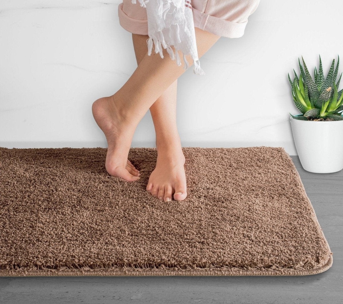 Skanto | Luxura UltraSoft Bath Mat | Super-Absorbent Microfiber Bathroom Mat with Non-Slip Backing