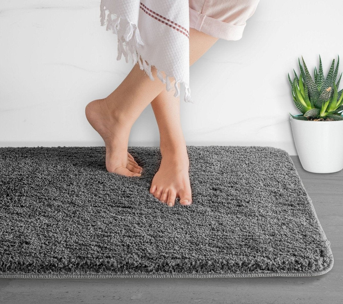 Skanto | Luxura UltraSoft Bath Mat | Super-Absorbent Microfiber Bathroom Mat with Non-Slip Backing