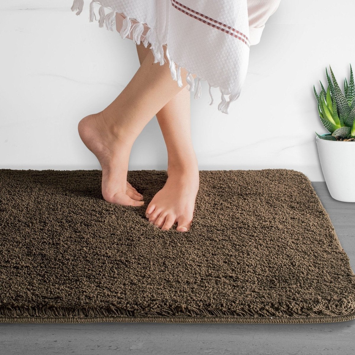 Skanto | Luxura UltraSoft Bath Mat | Super-Absorbent Microfiber Bathroom Mat with Non-Slip Backing