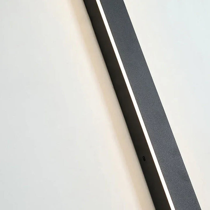 Kalsten | Linear black minimalist LED outdoor wall light