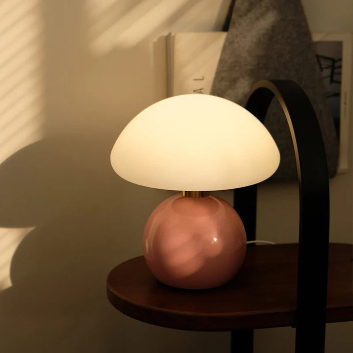 Modern bedside lamp with soft, warm white light - Stylish lighting for bedroom & living room | Kalsten