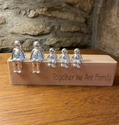 Skanto | Sculpture of the Eternal Family | Symbolism of Love and Bonds
