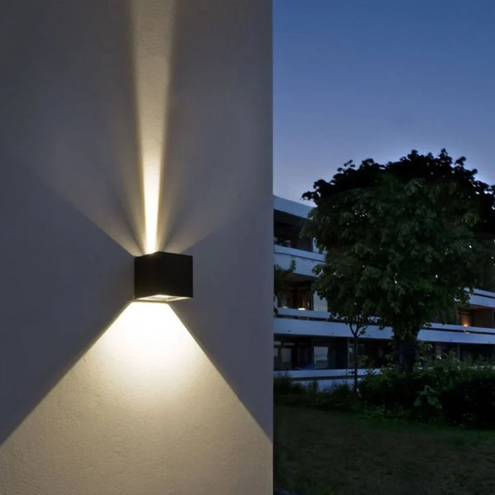 Modern Black Aluminum Wall Lamp Kalsten