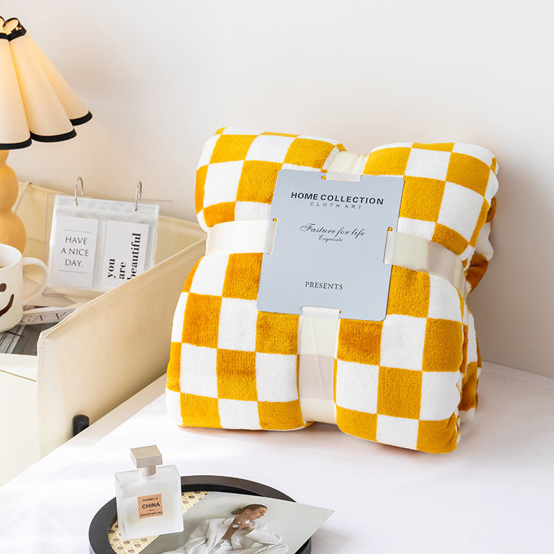 Kalsten | Stylish blanket in checkered pattern for your home