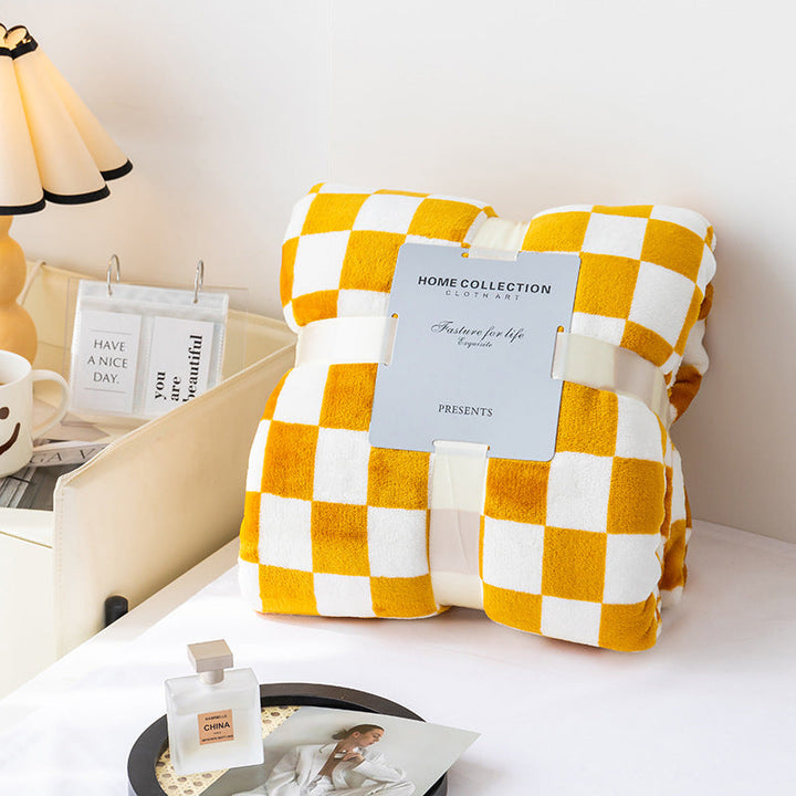 Kalsten | Stylish blanket in checkered pattern for your home