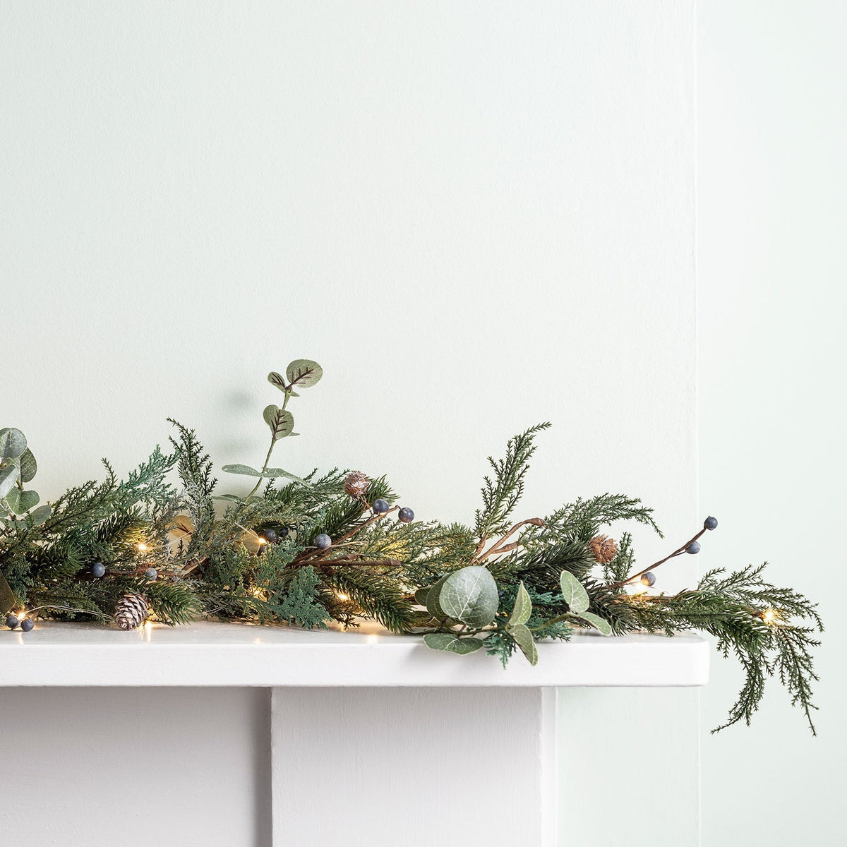 Skanto | Pre-lit Garland Lights