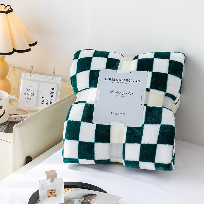 Kalsten | Stylish blanket in checkered pattern for your home