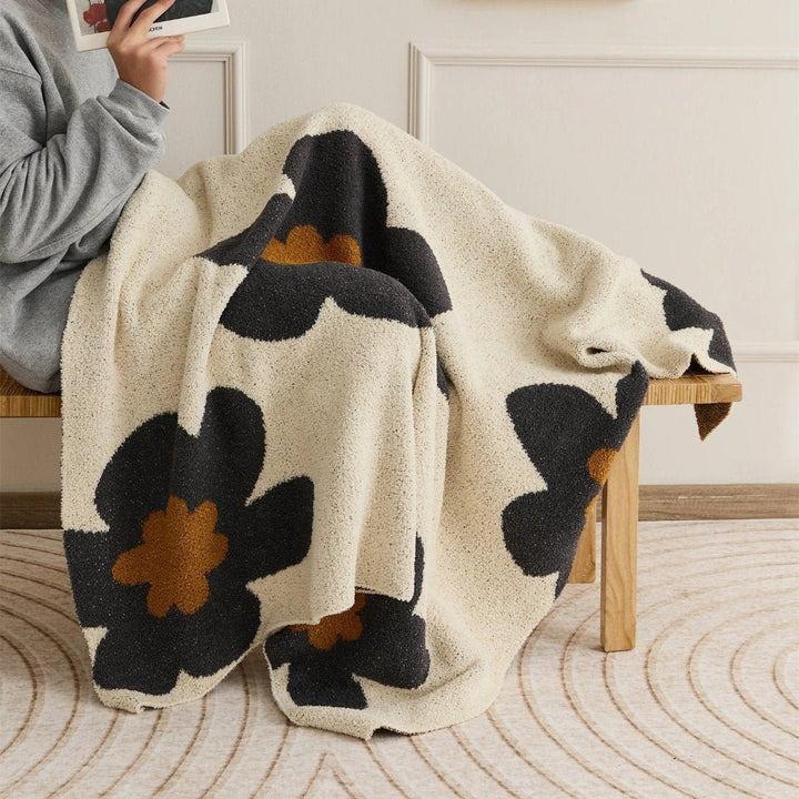 Kalsten | Elegance and warmth for your home with the soft flower blanket