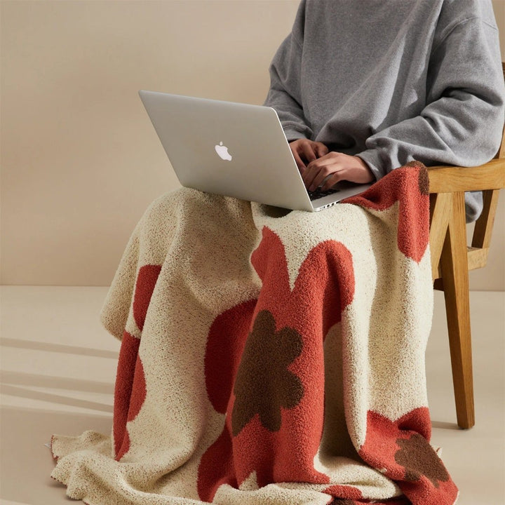 Kalsten | Elegance and warmth for your home with the soft flower blanket