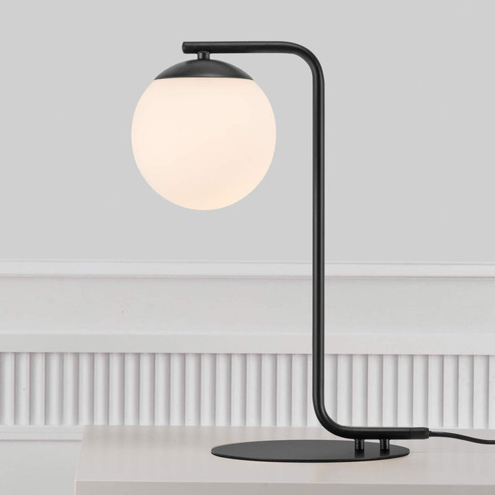 Stylish Black Grant Prestige Table Lamp - Enhance your interior Kalsten