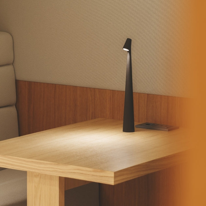 Sculpting table lamp | Kalsten