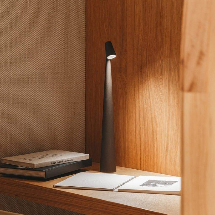 Sculpting table lamp | Kalsten