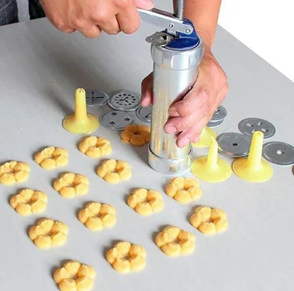 BowLift | Cookie press made of stainless steel with attachments for creative cookies and pastries