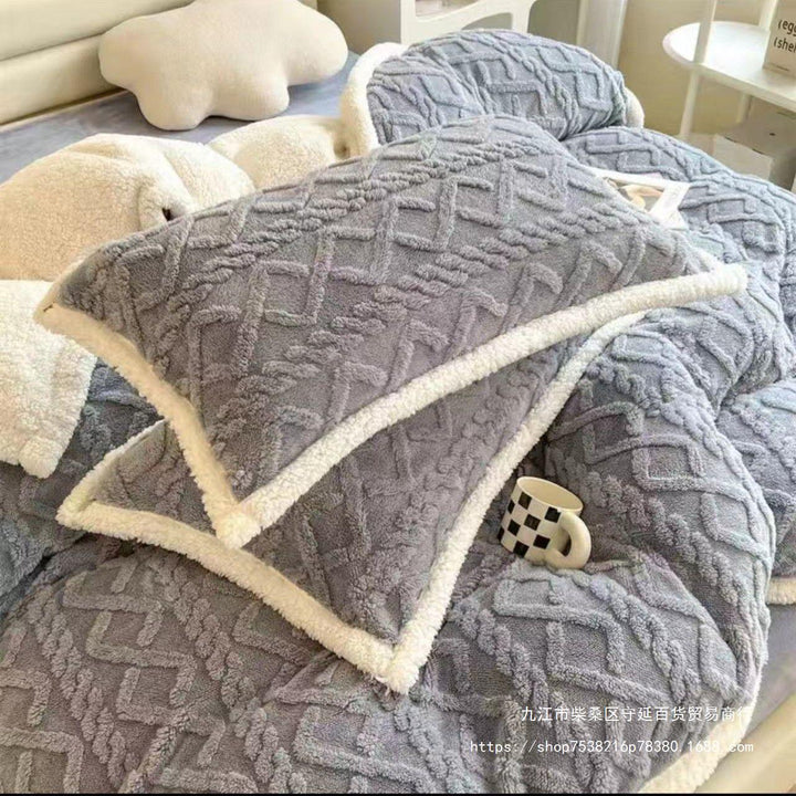 LuxeLoom Duvet - Luxurious Flannel Duvet for Ultimate Warmth and Comfort Kalsten