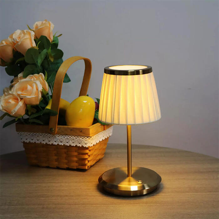 Golden DreamDrape Table Lamp – Elegance and Flexibility Kalsten