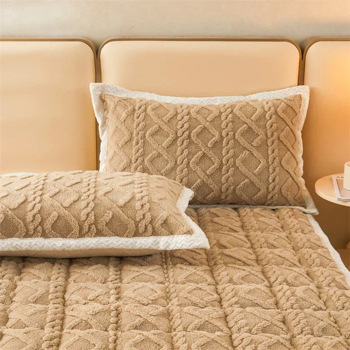 LuxeLoom Duvet - Luxurious Flannel Duvet for Ultimate Warmth and Comfort Kalsten