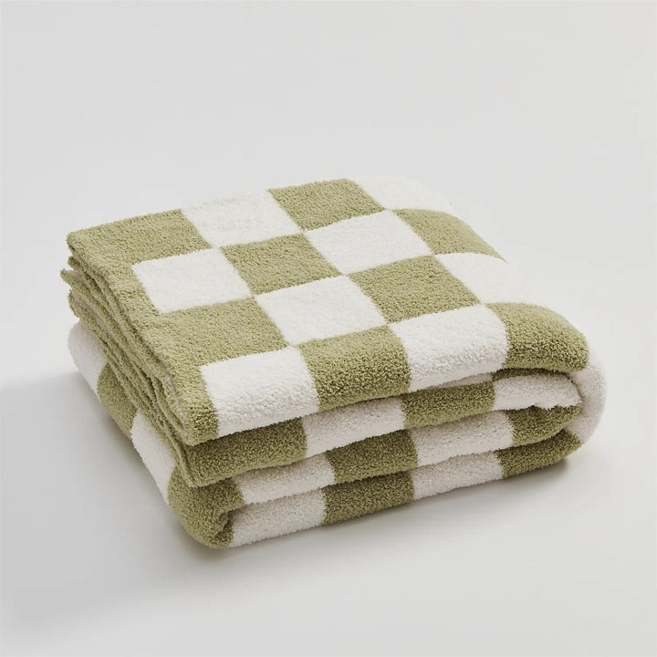 Stylish Plaid Blanket with Checkered Pattern