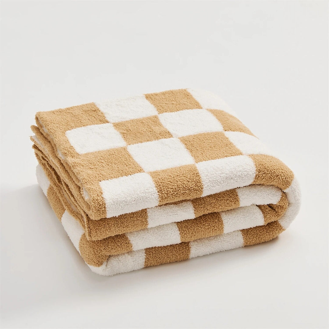Stylish Plaid Blanket with Checkered Pattern