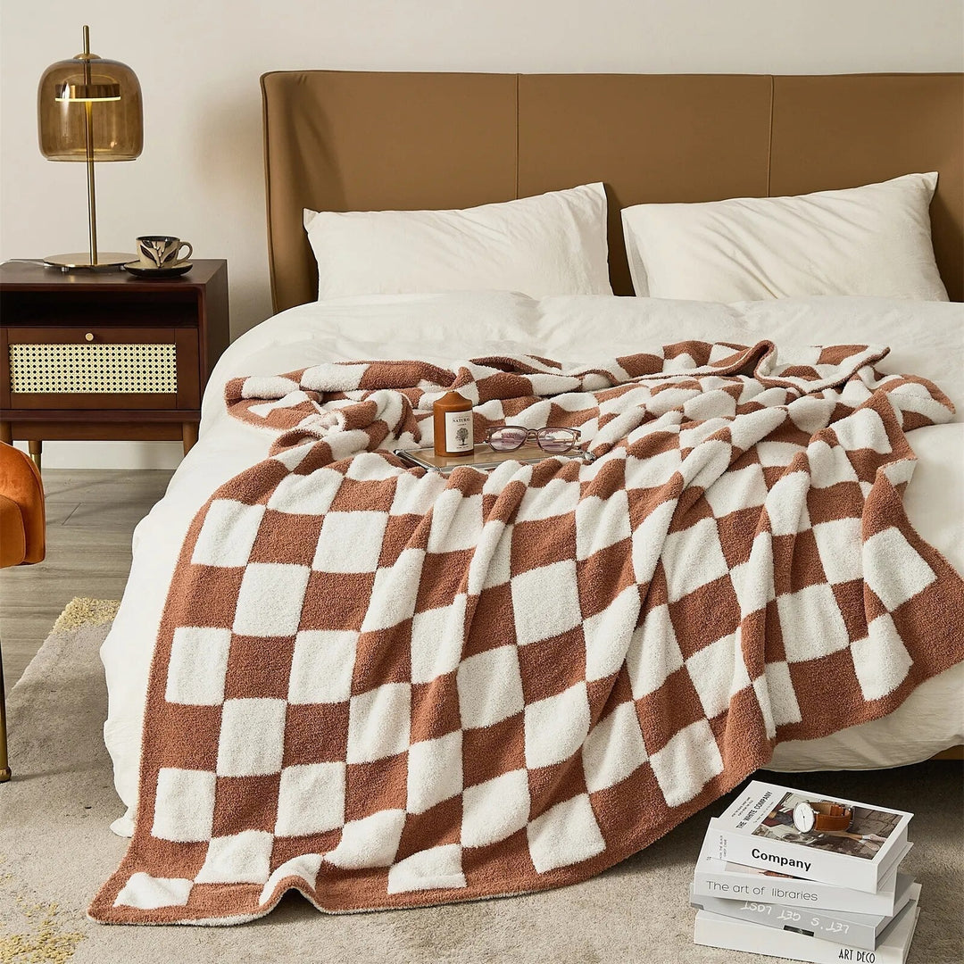 Stylish Plaid Blanket with Checkered Pattern