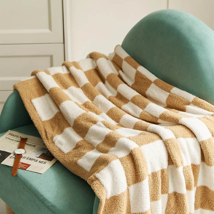 Stylish Plaid Blanket with Checkered Pattern