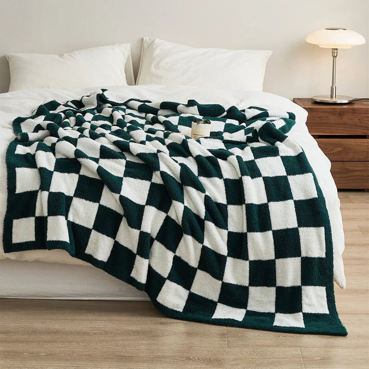 Stylish Plaid Blanket with Checkered Pattern