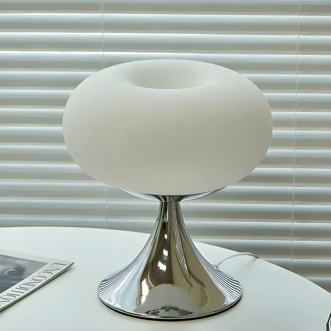 SereneCrystal Lamp - Elegant Retro Table Lamp | Kalsten