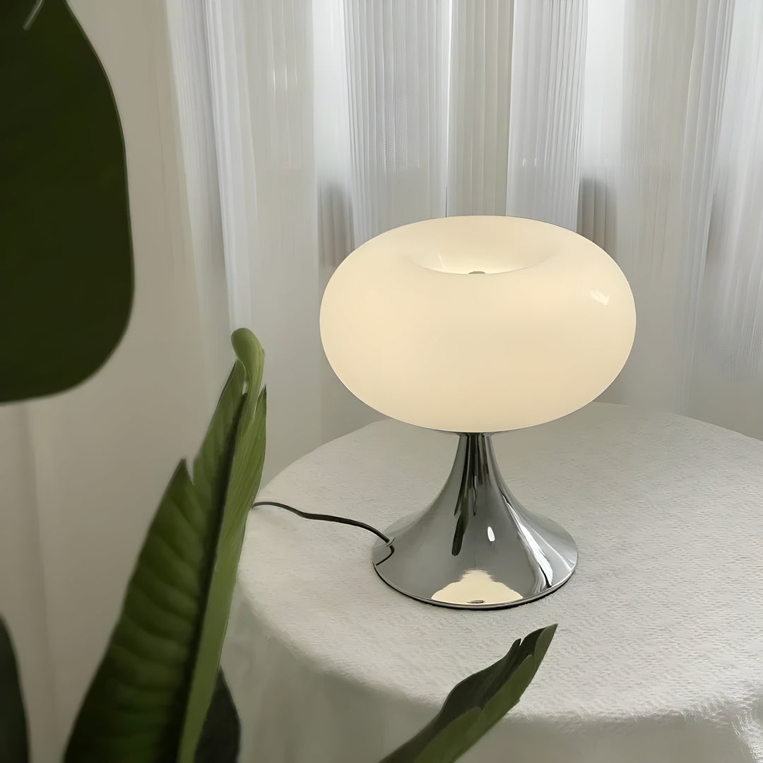 SereneCrystal Lamp - Elegant Retro Table Lamp | Kalsten