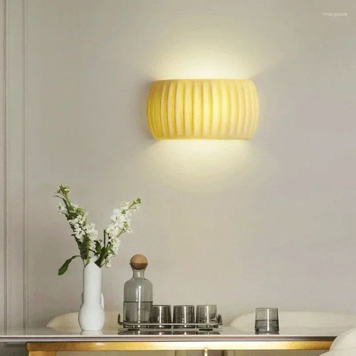 Luxury Art Deco Wall Lamp made of Resin - Illuminate your Interior Kalsten