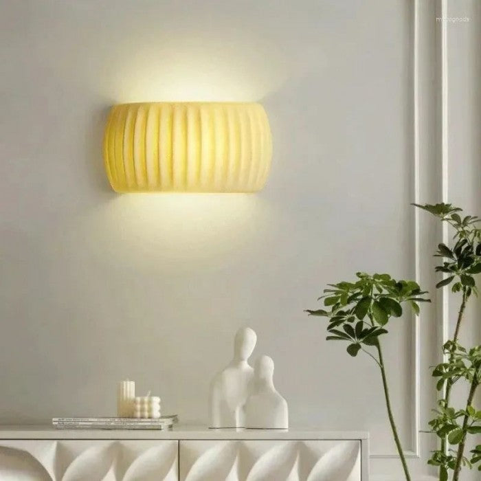 Luxury Art Deco Wall Lamp made of Resin - Illuminate your Interior Kalsten