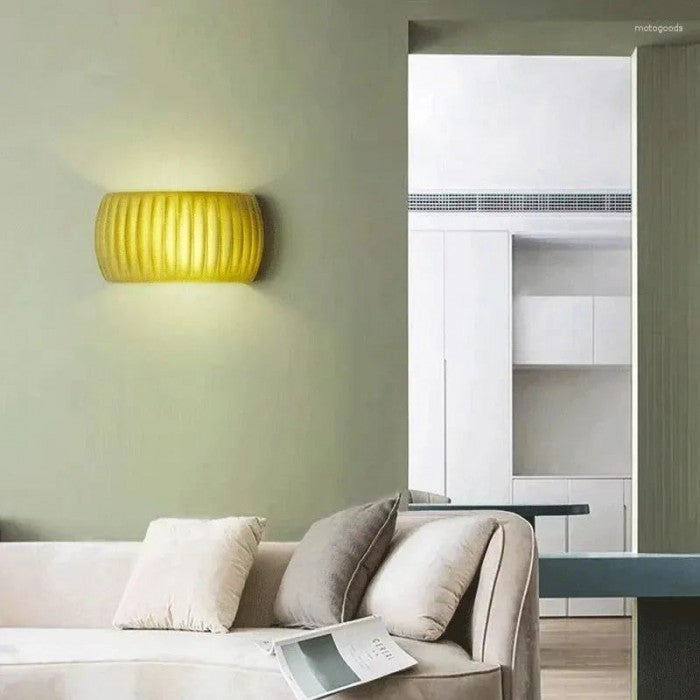 Luxury Art Deco Wall Lamp made of Resin - Illuminate your Interior Kalsten