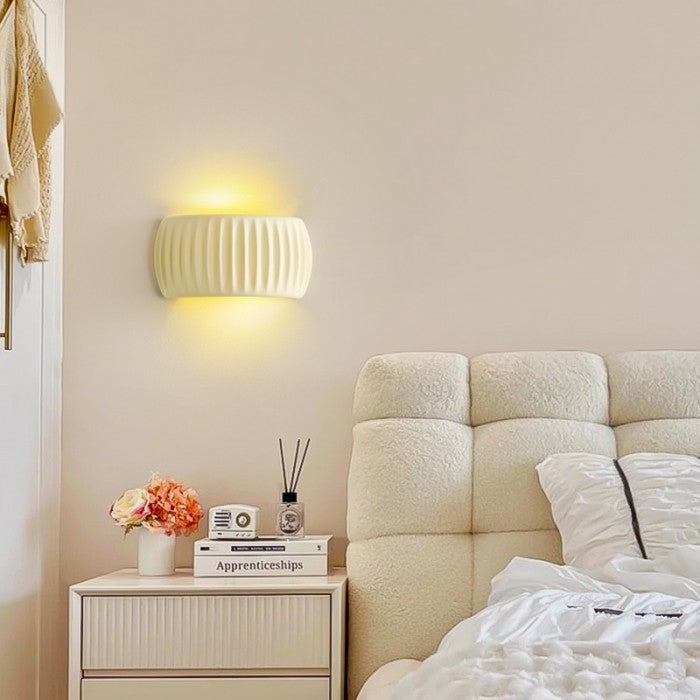 Luxury Art Deco Wall Lamp made of Resin - Illuminate your Interior Kalsten