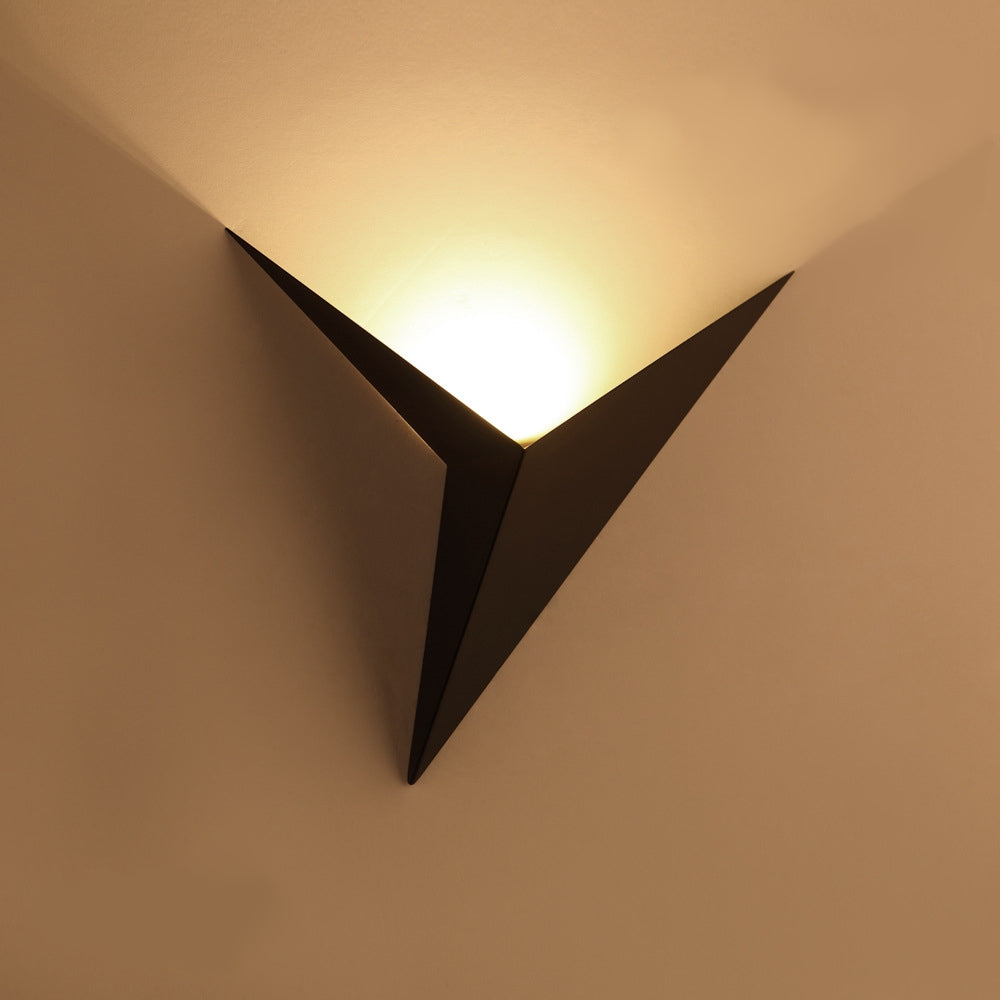 Kalsten | Trigon Wall Light