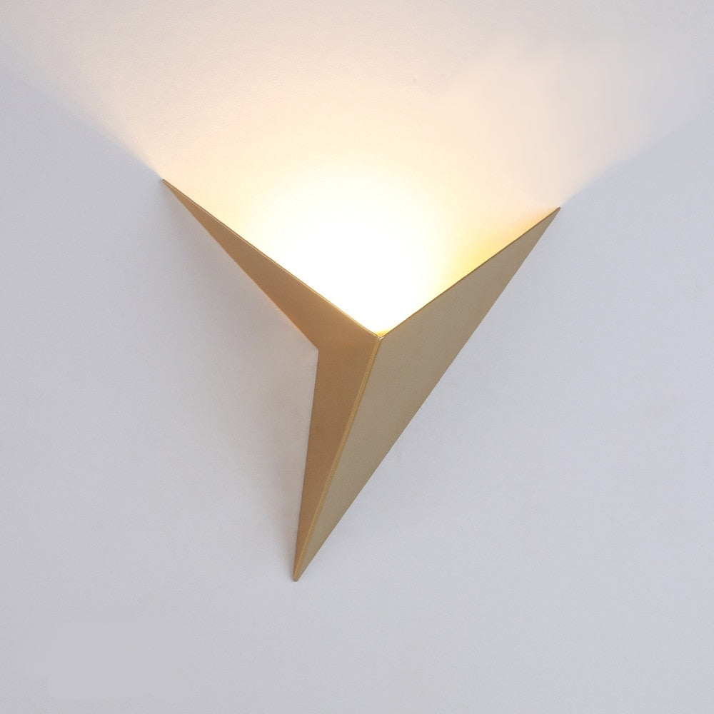 Modern Triangular Wall Lamp - TrigoLux | Kalsten